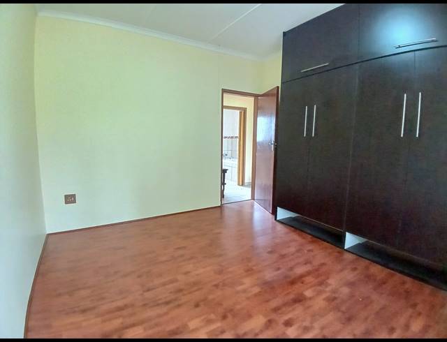 2 BEDROOM FLAT FOR SALE IN SASOLBURG EXT 3